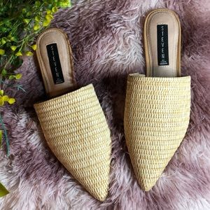 STEVE MADDEN MATTIS MULE IMITATION RAFFIA.